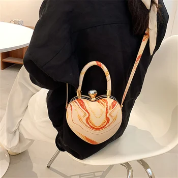 Женские кошельки и сумки, модные тенденции, сумка-тоут, дизайнерская сумка с сердечком, женская сумка через плечо, женская сумочка и клатч